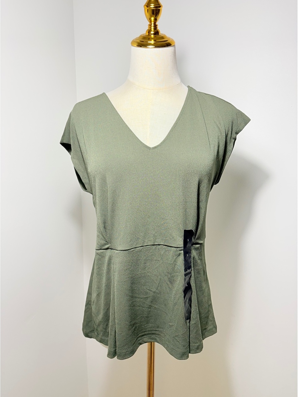 Banana Republic Women's Small Green V-Neck Cap Sleeve Top with Cinched Waist